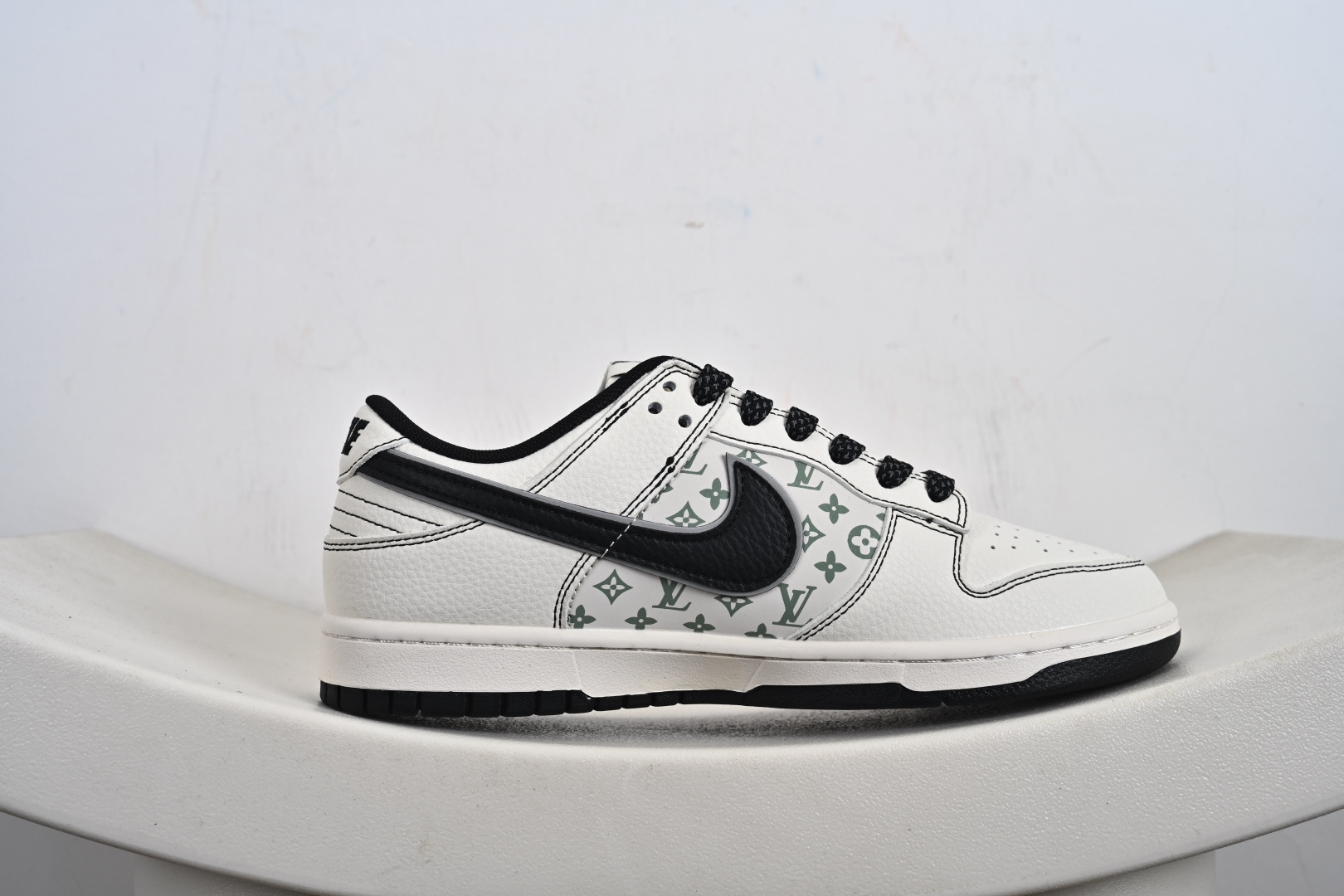 260 定制版 NK SB Dunk Low 联名 印花米黑勾 高端定制 低帮休闲板鞋 HH7518-095