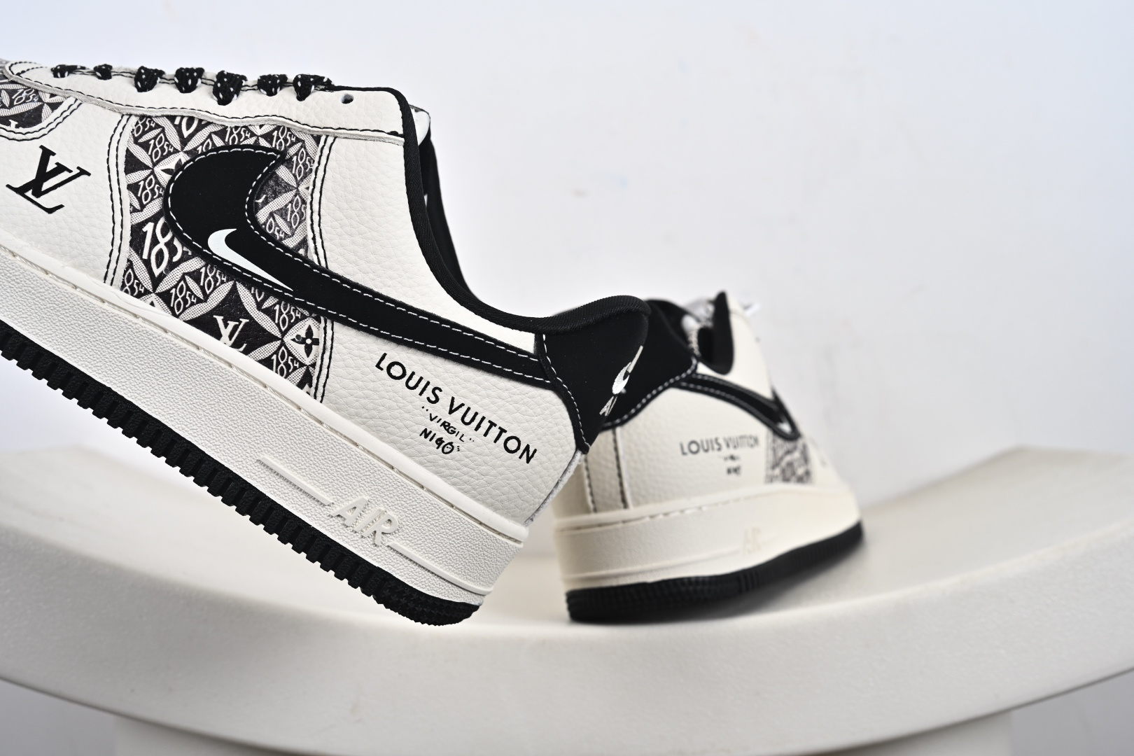 240 定制版 Air Force 1 '07 Low “联名——创意涂鸦米黑”空军一号 高端定制 低帮 运动鞋 休闲鞋 KJ1688-023