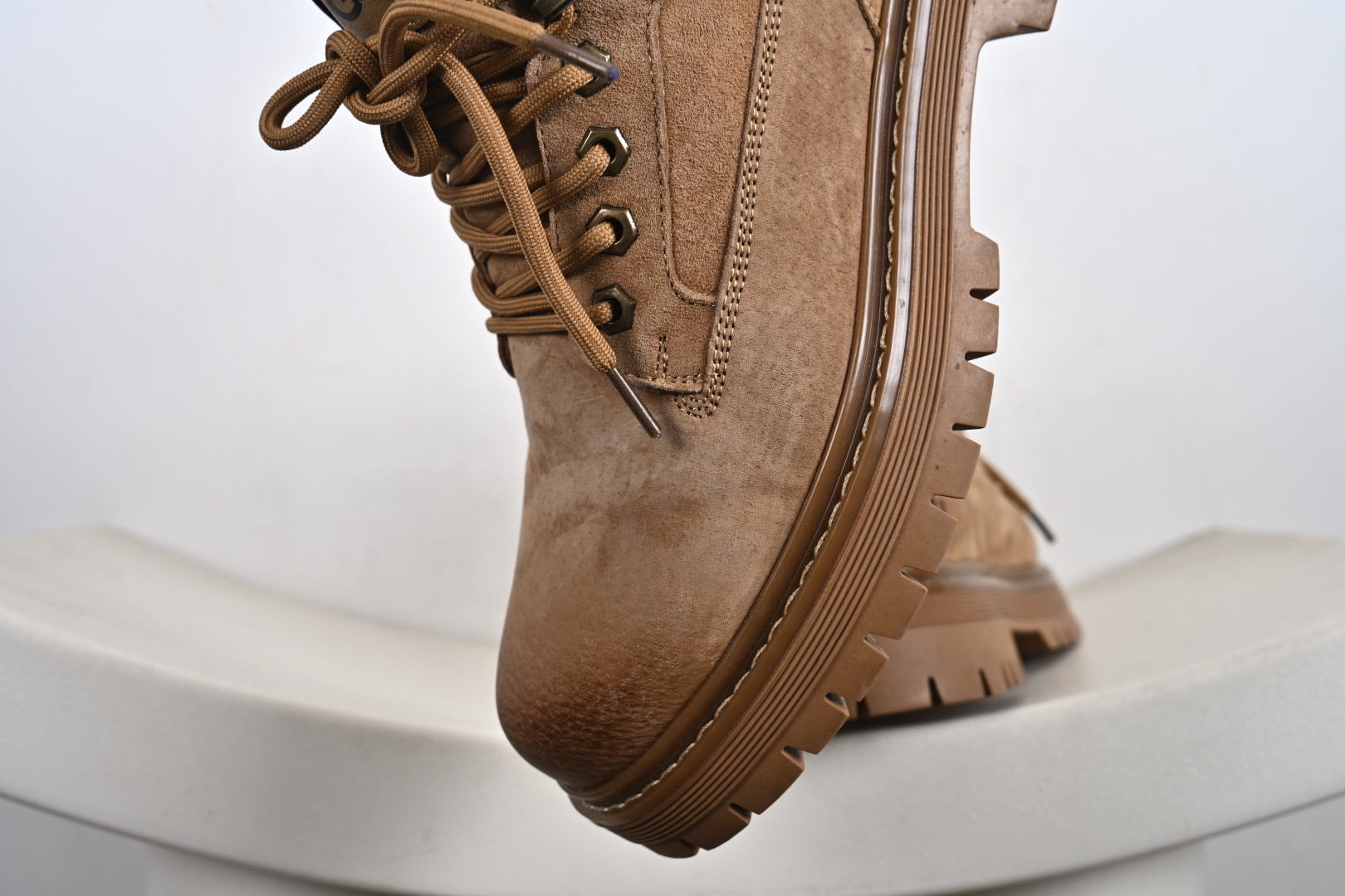 300 美国轻奢品牌 UGG Tasman Weather Hybrid 塔斯曼混合系列中帮轻量休闲马丁靴 U5333M