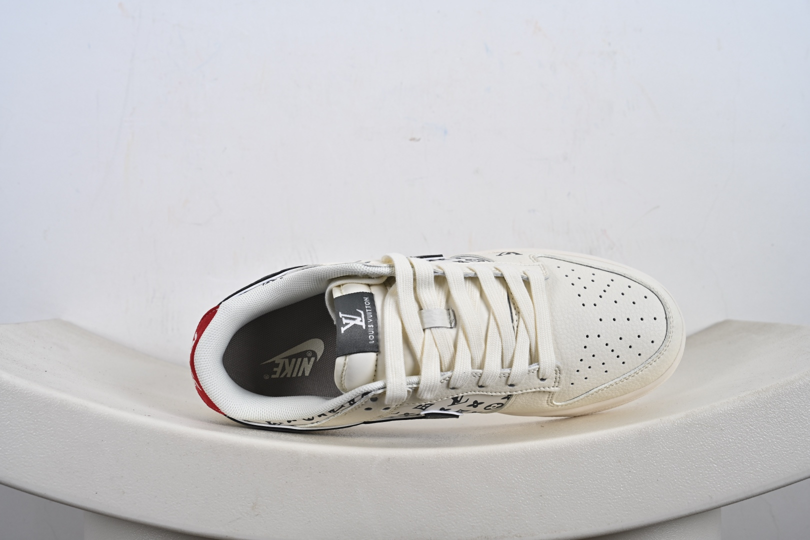 260 定制版 NK SB Dunk Low“ L联名——米黑红印花” 周年高端定制 低帮休闲板鞋 HT5088-609