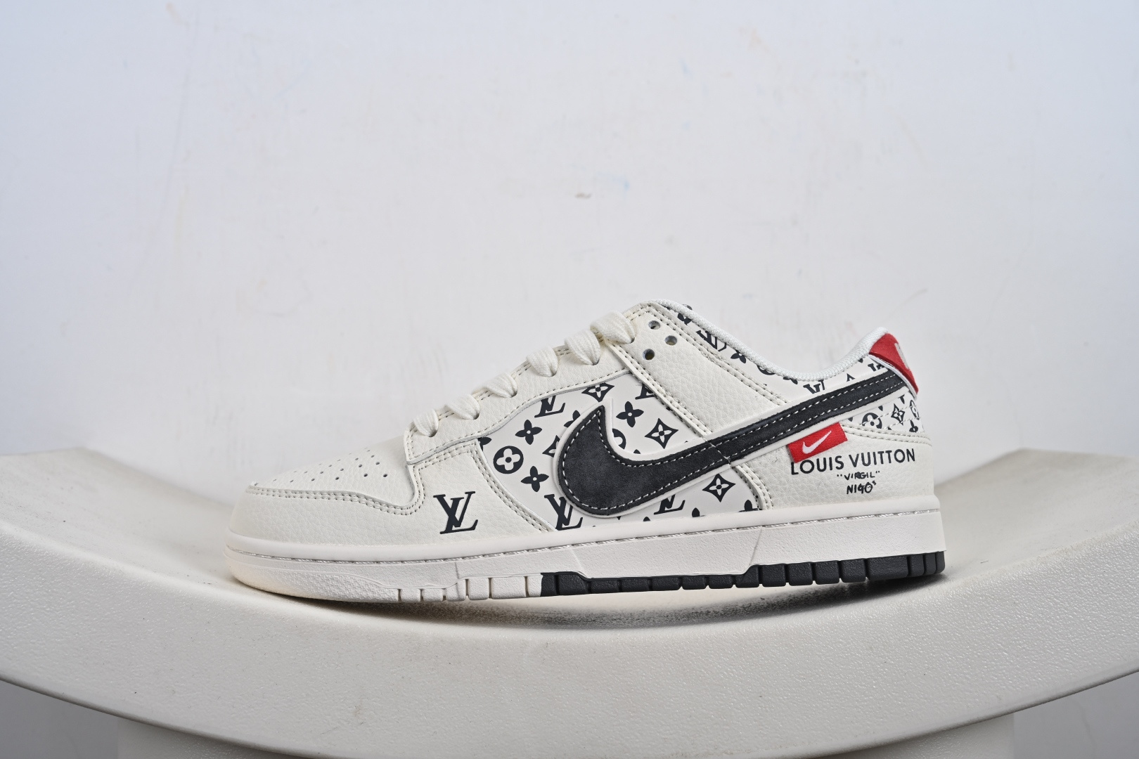 260 定制版 NK SB Dunk Low“ L联名——米黑红印花” 周年高端定制 低帮休闲板鞋 HT5088-609