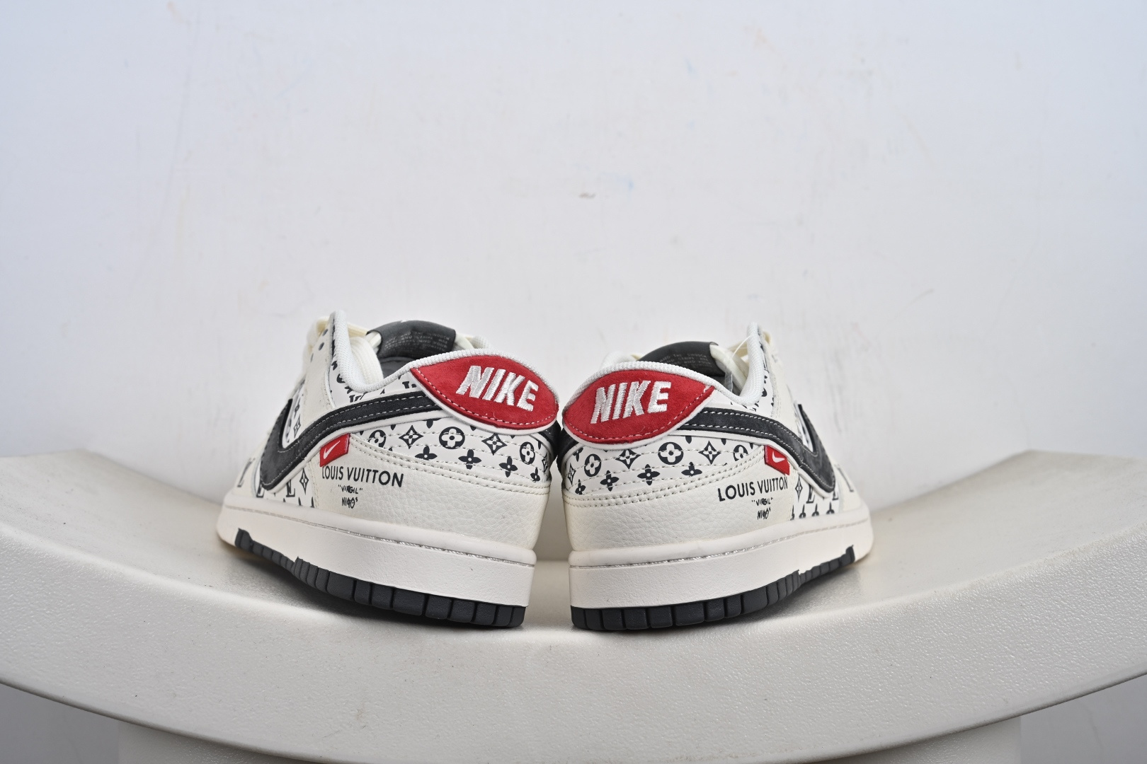 260 定制版 NK SB Dunk Low“ L联名——米黑红印花” 周年高端定制 低帮休闲板鞋 HT5088-609