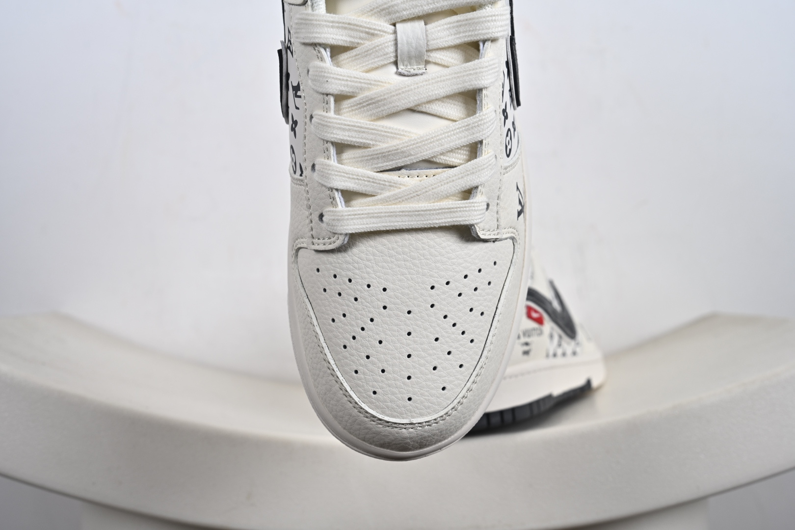 260 定制版 NK SB Dunk Low“ L联名——米黑红印花” 周年高端定制 低帮休闲板鞋 HT5088-609