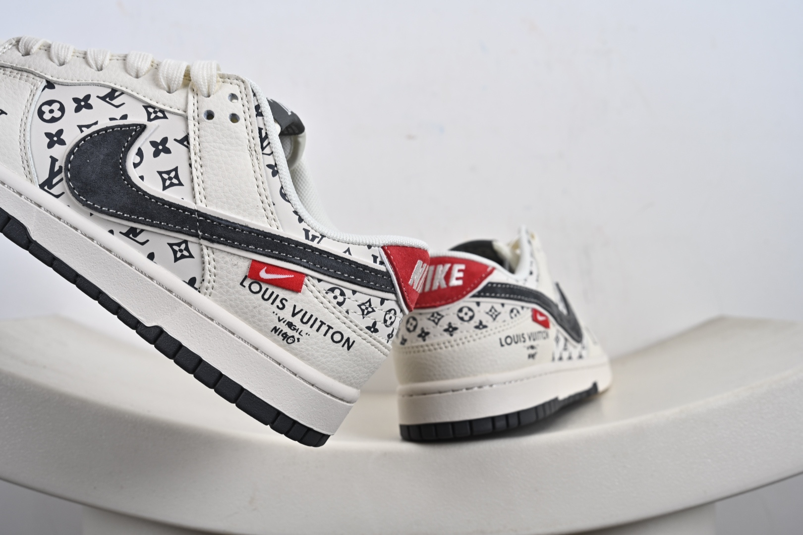 260 定制版 NK SB Dunk Low“ L联名——米黑红印花” 周年高端定制 低帮休闲板鞋 HT5088-609