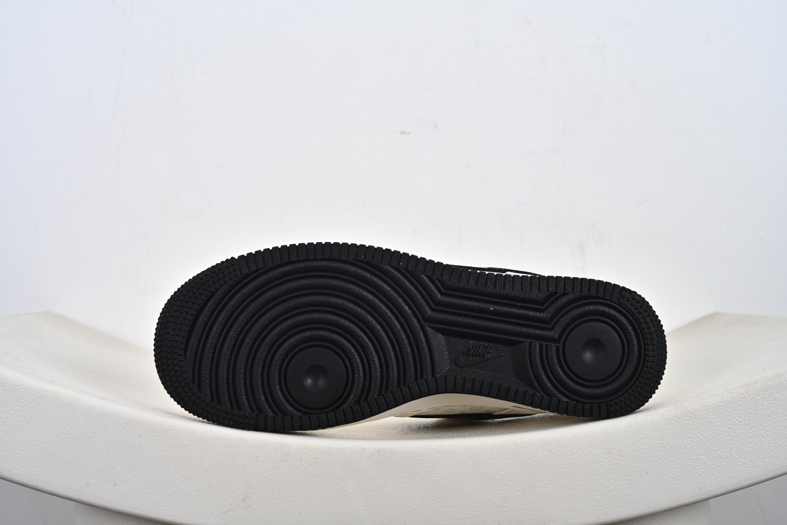 240 定制版 Air Force 1'07 Low 联名 米黑印花勾 空军一号低帮休闲板鞋 MZ9588-809