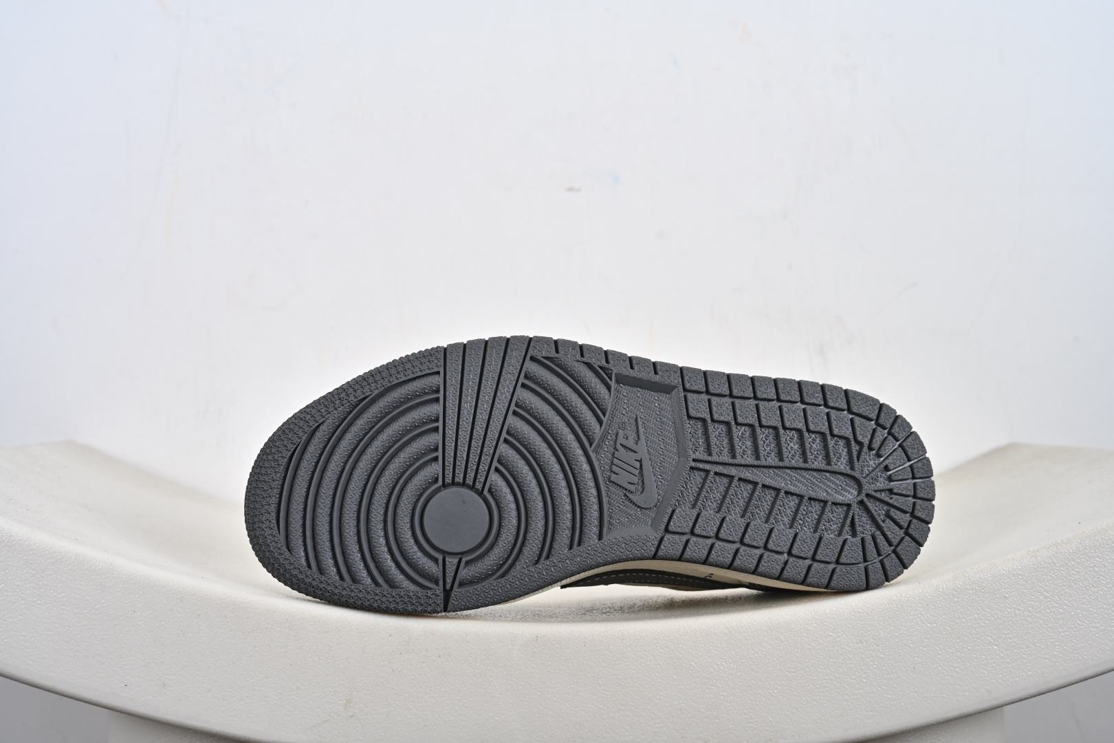 260 Nike Air Jordan 1 Low 定制配色 拉布布联名 定制AJ联名-高端定制 低帮复古文化板鞋 LD2028-055