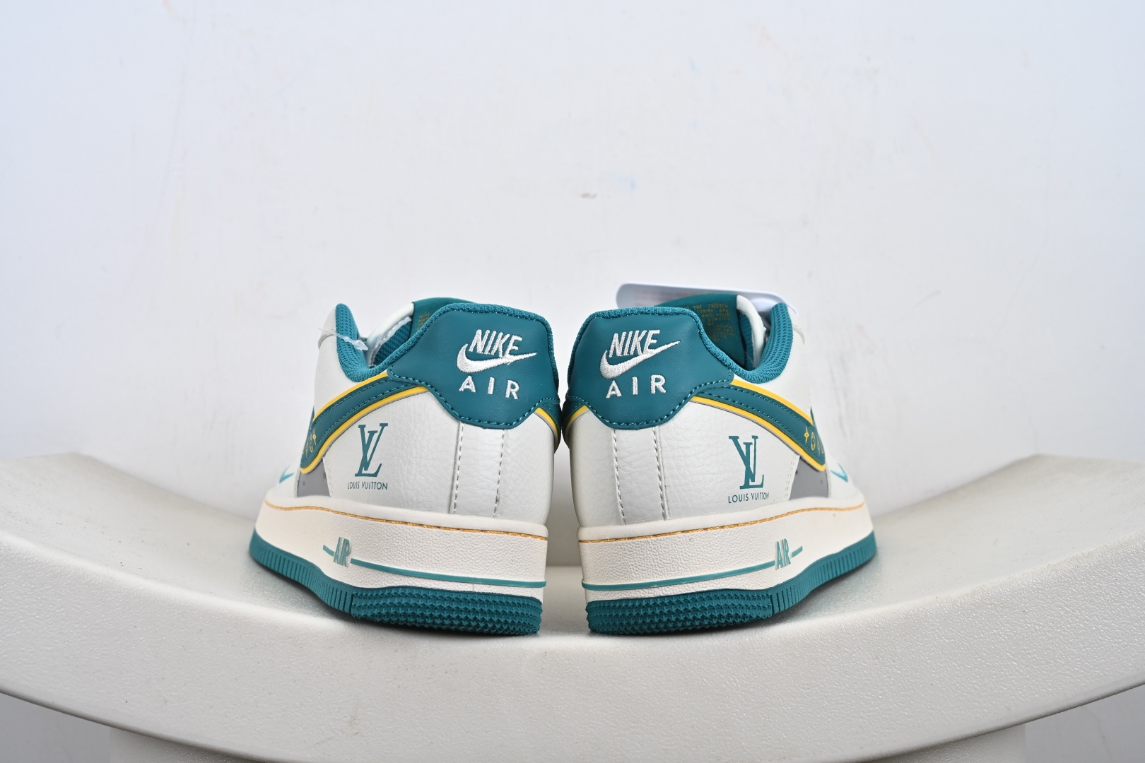 240 NIke Air Force 1 '07 Low 空军一号低帮 运动鞋 ZY1618-004