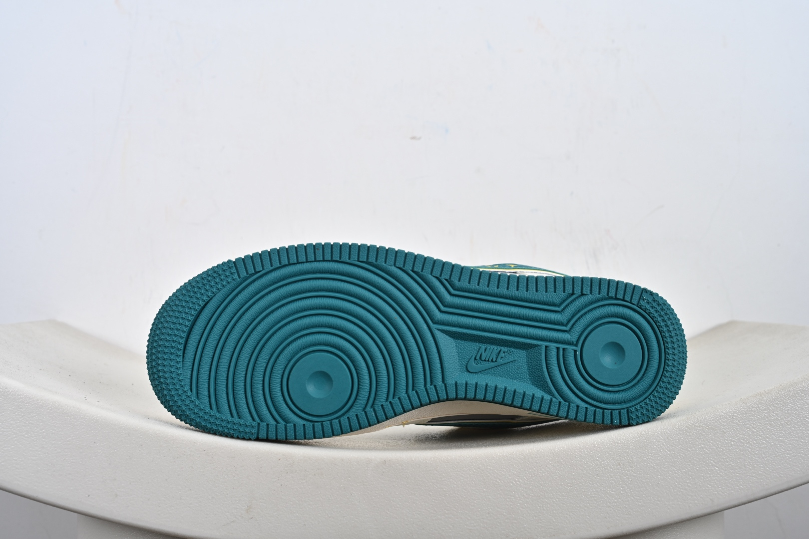 240 NIke Air Force 1 '07 Low 空军一号低帮 运动鞋 ZY1618-004