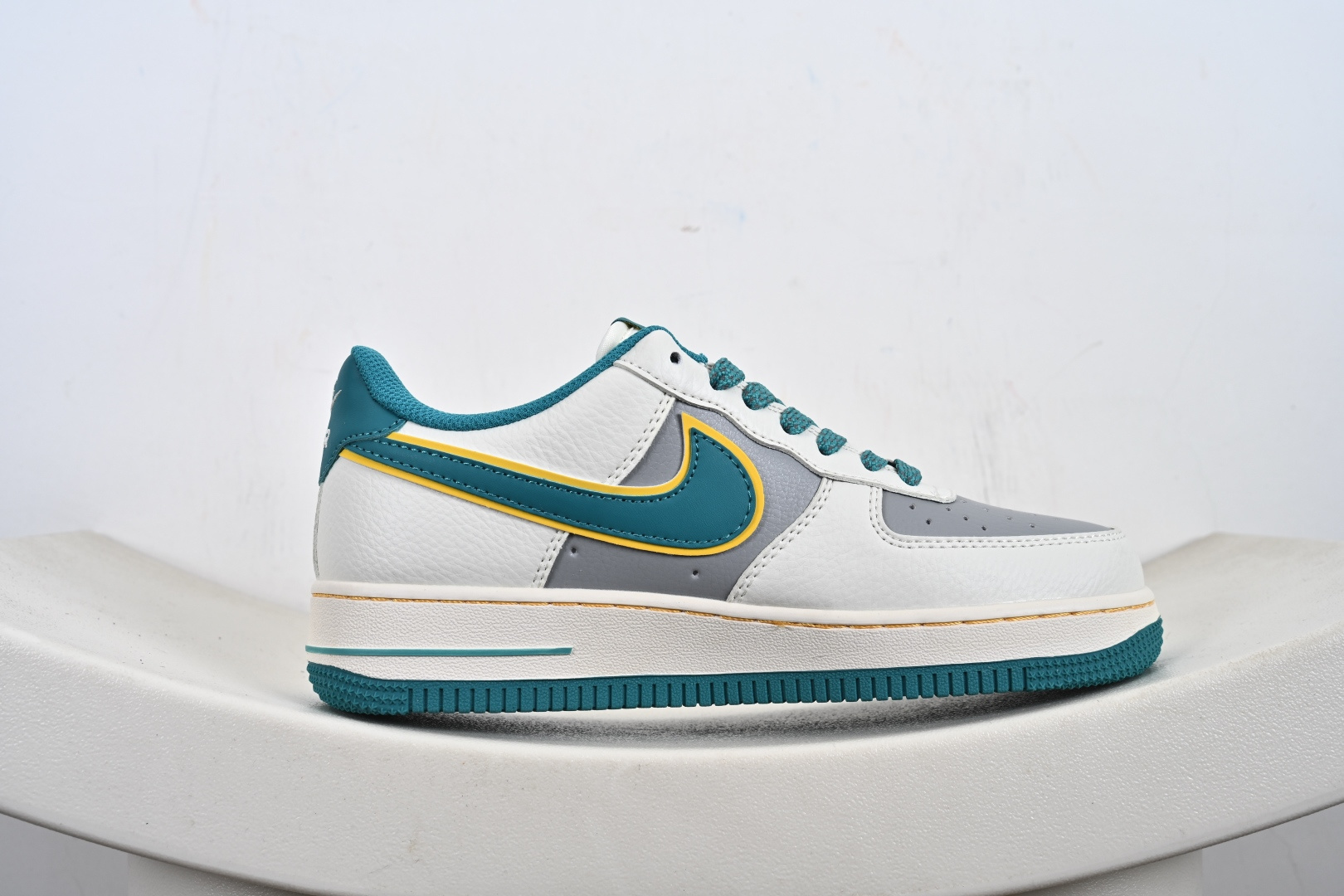 240 NIke Air Force 1 '07 Low 空军一号低帮 运动鞋 ZY1618-004
