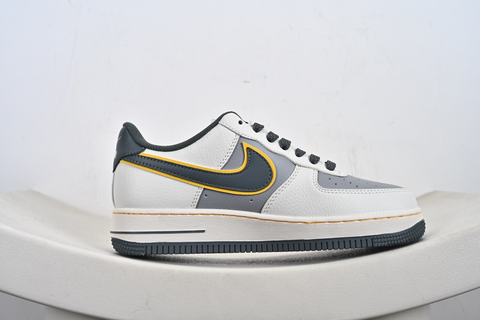 240 NIke Air Force 1 '07 Low 空军一号低帮 运动鞋 休闲鞋 ZY1618-004