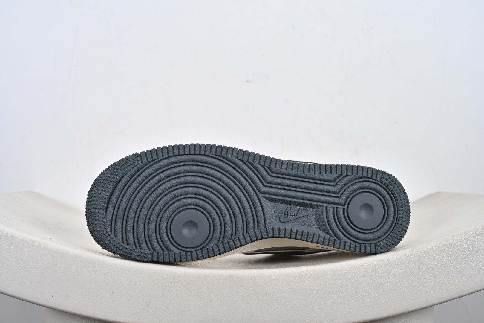 240 NIke Air Force 1 '07 Low 空军一号低帮 运动鞋 休闲鞋 ZY1618-004