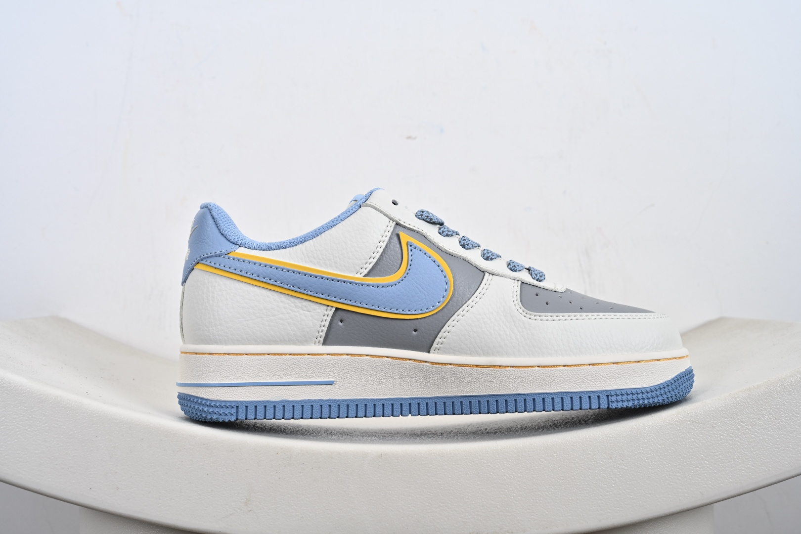 240 NIke Air Force 1 '07 Low 空军一号低帮 运动鞋 ZY1618-004