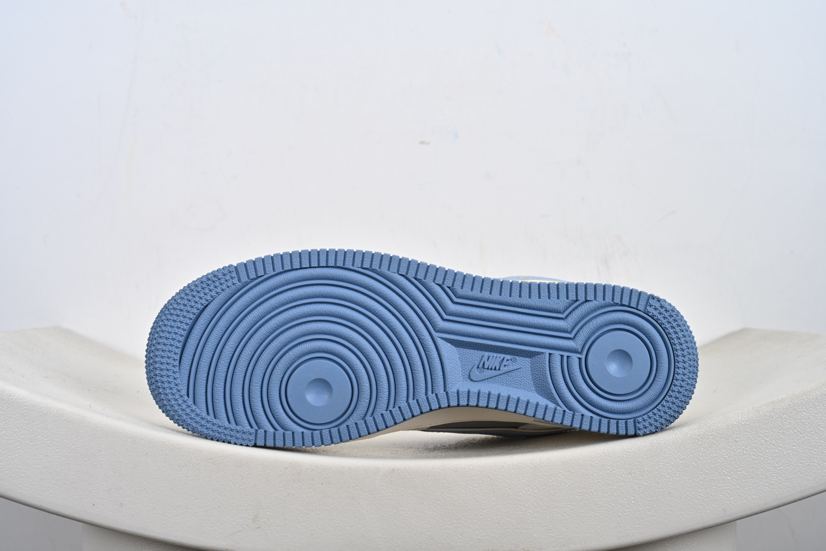 240 NIke Air Force 1 '07 Low 空军一号低帮 运动鞋 ZY1618-004