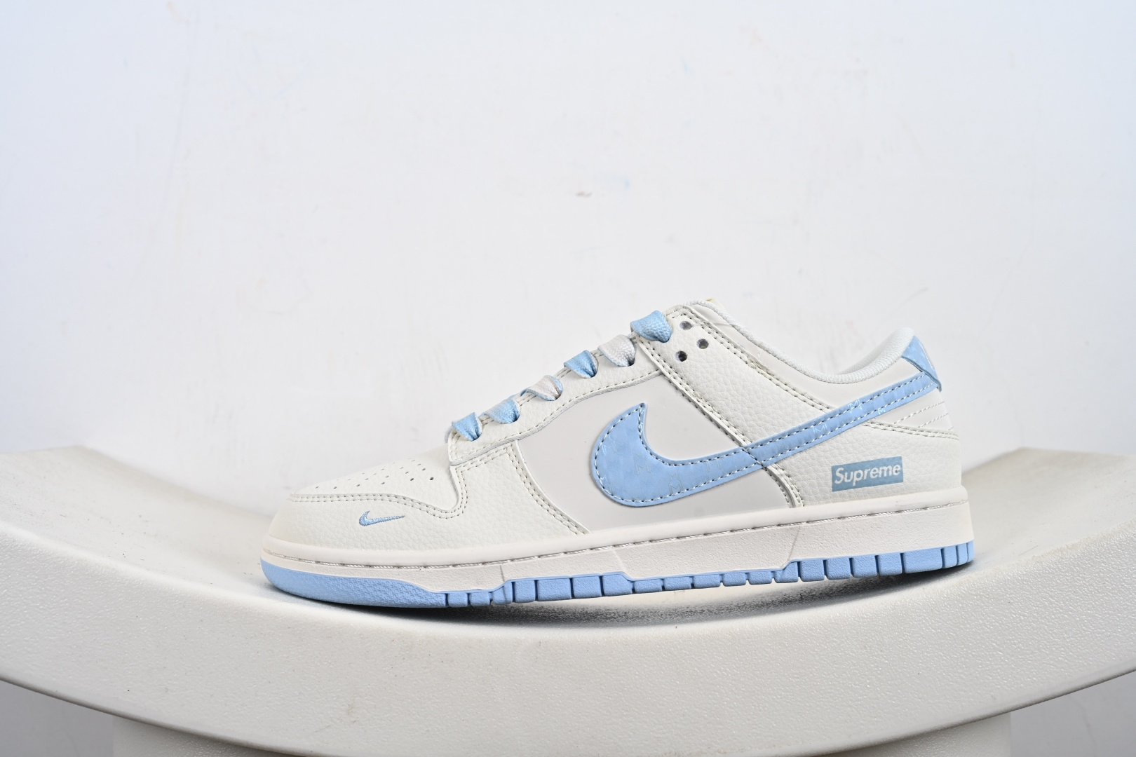 260 SB Dunk Low“ Supreme联名——米黑拼接” 周年高端定制 低帮休闲板鞋 JP1628-012