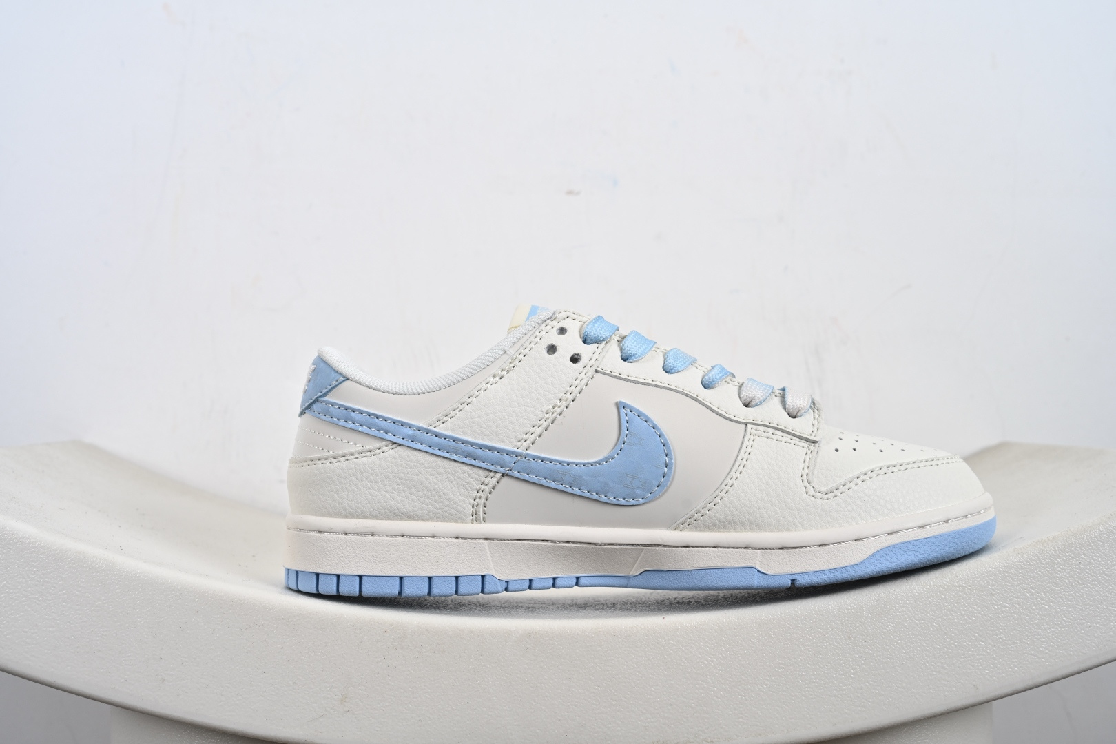 260 SB Dunk Low“ Supreme联名——米黑拼接” 周年高端定制 低帮休闲板鞋 JP1628-012