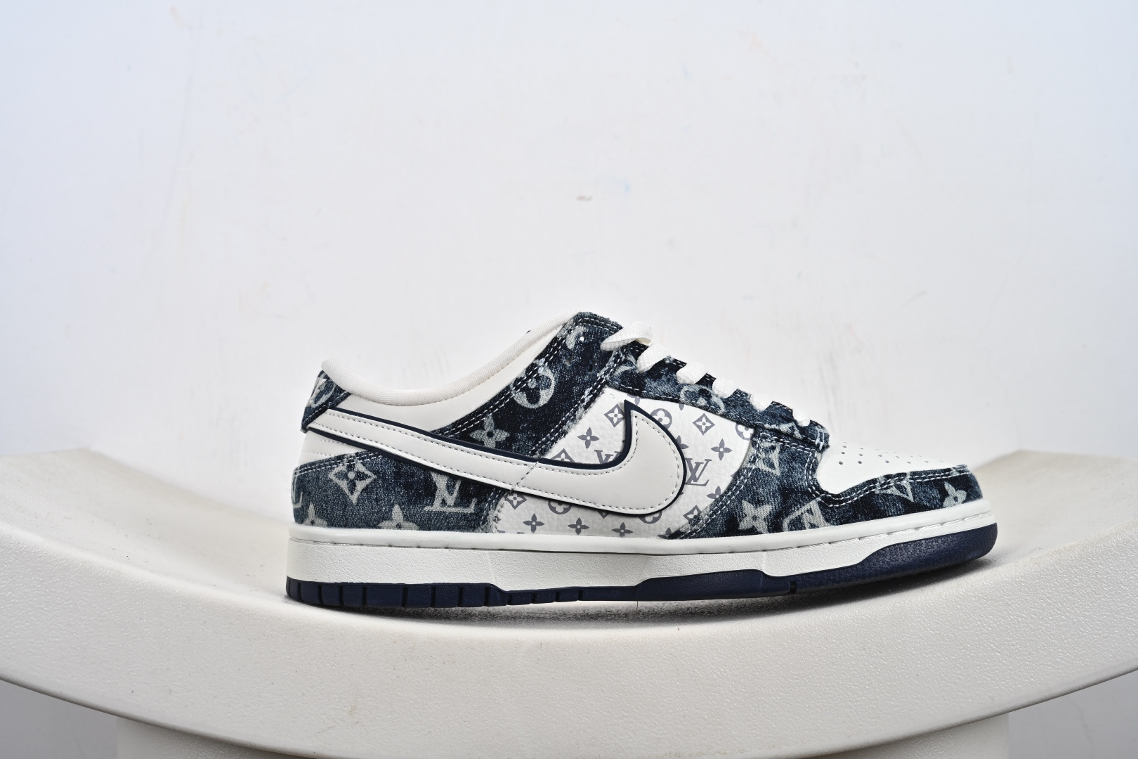 260 定制版 Louis Vuitton x Nike Dunk SB Low 路易威登LV x 耐克 SB 低帮 蓝白牛仔 YF9511-902