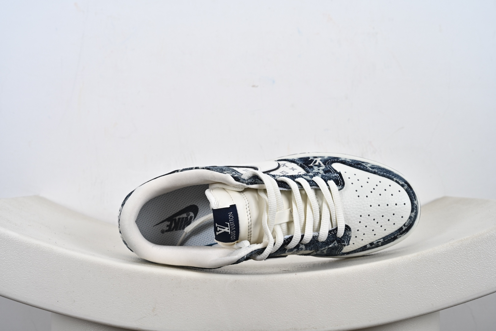 260 定制版 Louis Vuitton x Nike Dunk SB Low 路易威登LV x 耐克 SB 低帮 蓝白牛仔 YF9511-902