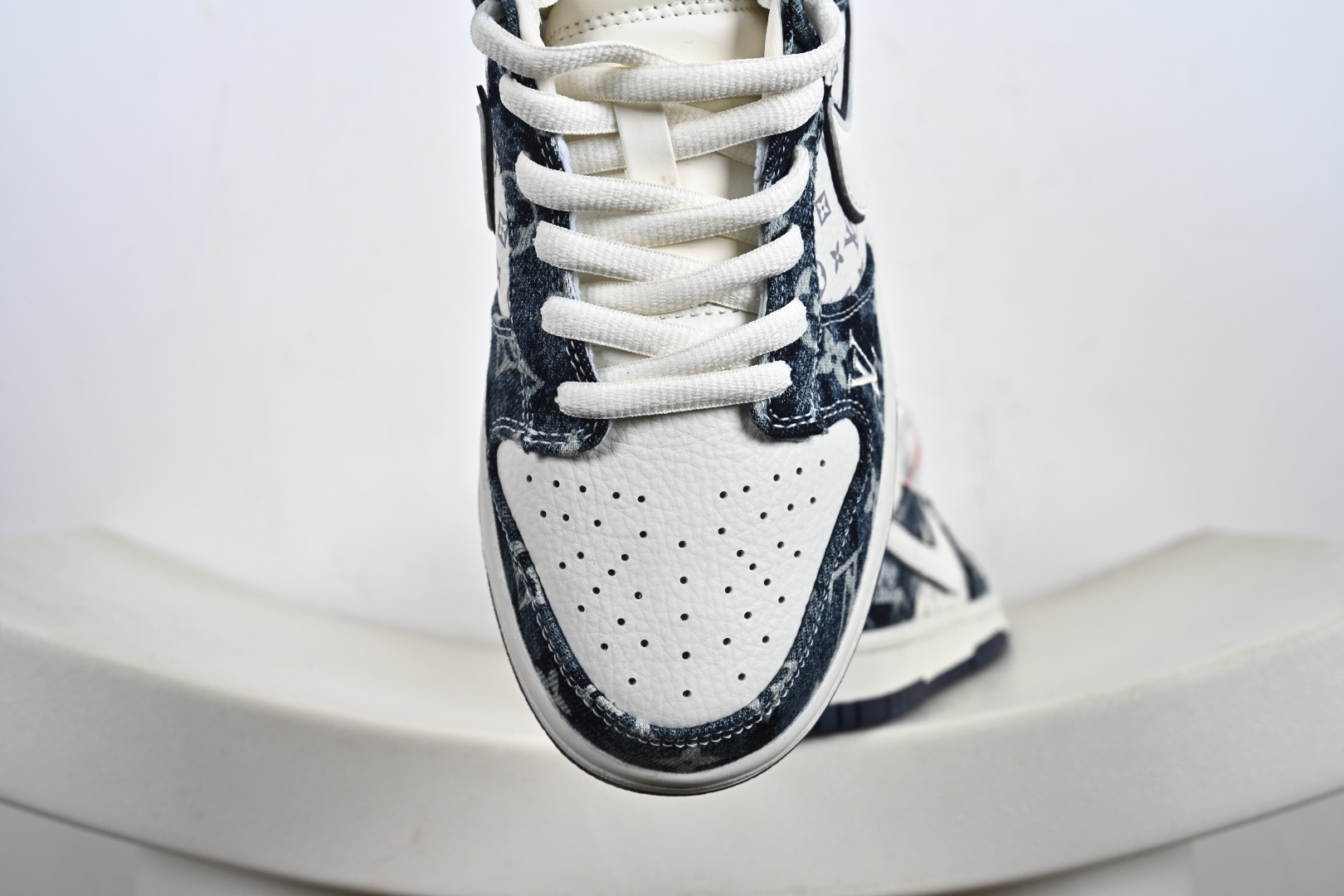 260 定制版 Louis Vuitton x Nike Dunk SB Low 路易威登LV x 耐克 SB 低帮 蓝白牛仔 YF9511-902