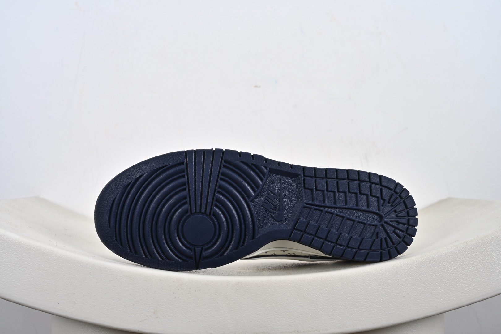 260 定制版 Louis Vuitton x Nike Dunk SB Low 路易威登LV x 耐克 SB 低帮 蓝白牛仔 YF9511-902