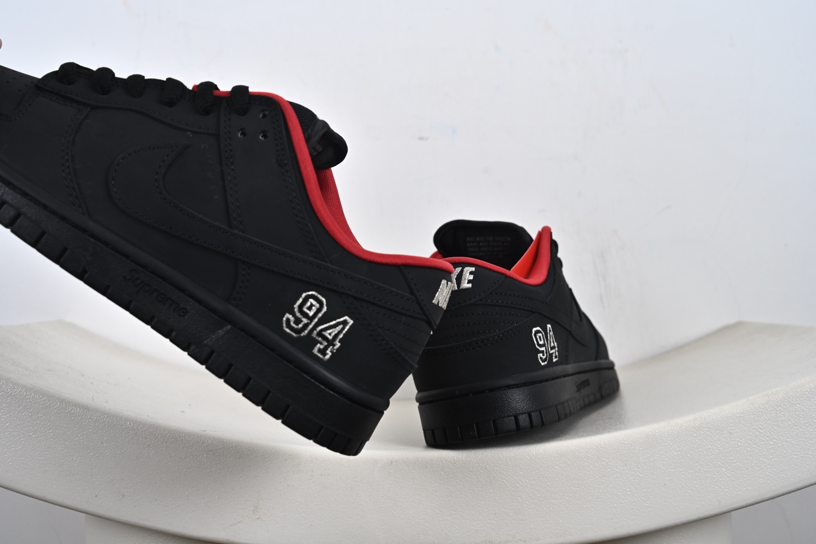 200 Supreme x Nk Dunk SB Dunk Low 联名亚洲限定黑红 HQ8487-001