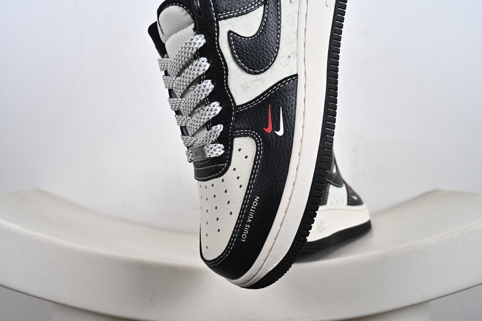 240 NIke Air Force 1 '07 Low 空军一号低帮 运动鞋 休闲鞋 MZ9588-813