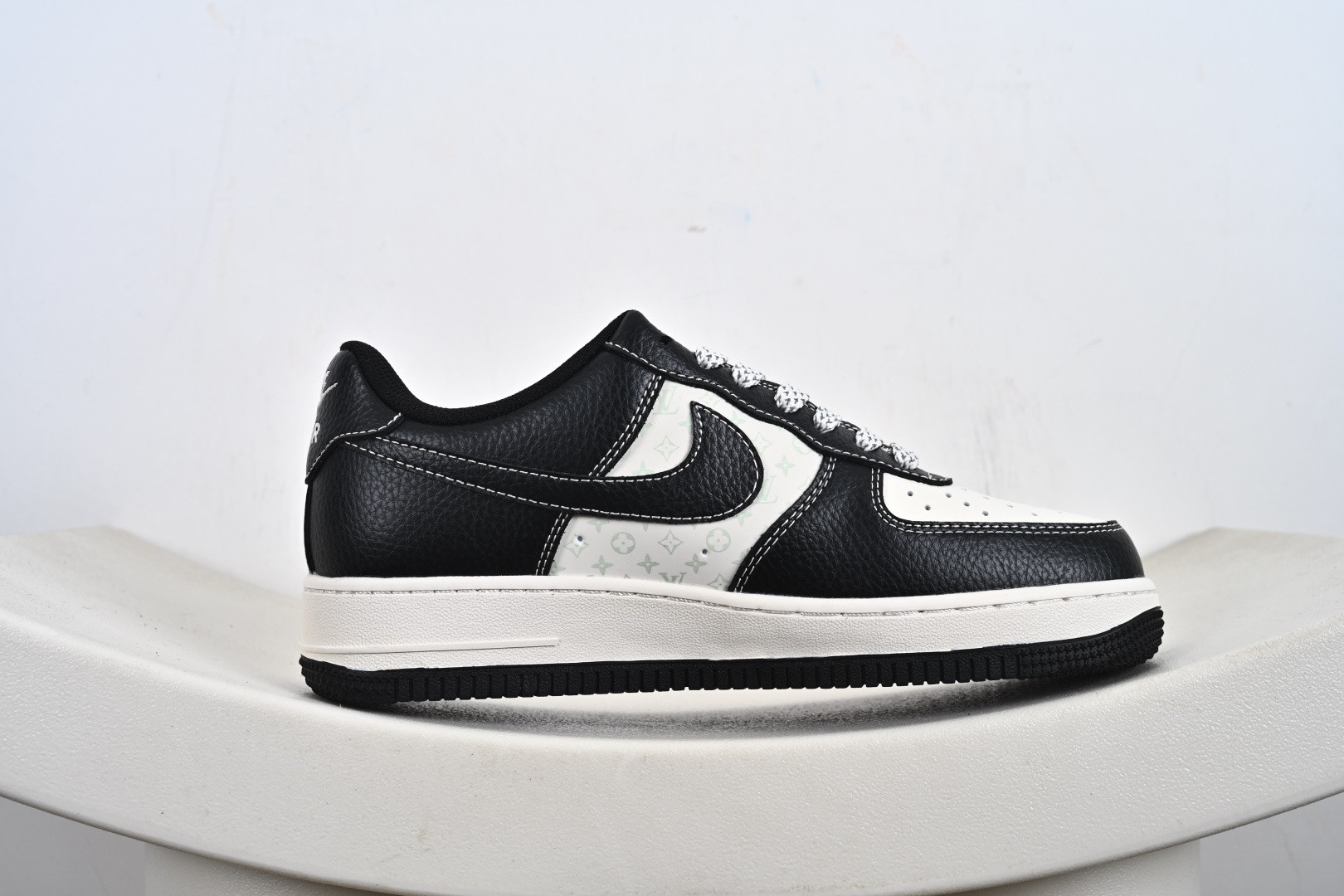 240 NIke Air Force 1 '07 Low 空军一号低帮 运动鞋 休闲鞋 MZ9588-813