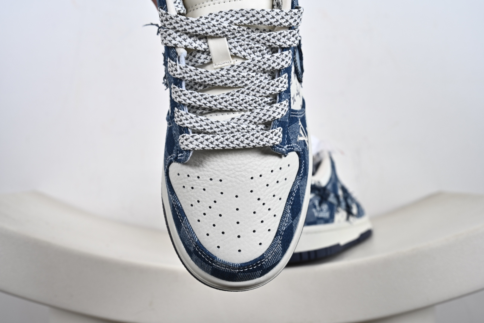 260 Nike SB Dunk Low LV联名 白蓝格子牛仔 高端定制 低帮休闲板鞋 YF9511-900