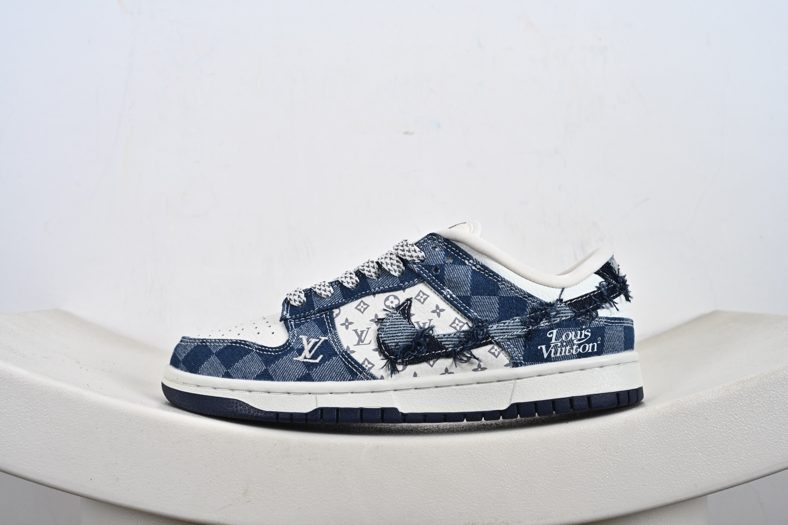 260 Nike SB Dunk Low LV联名 白蓝格子牛仔 高端定制 低帮休闲板鞋 YF9511-900