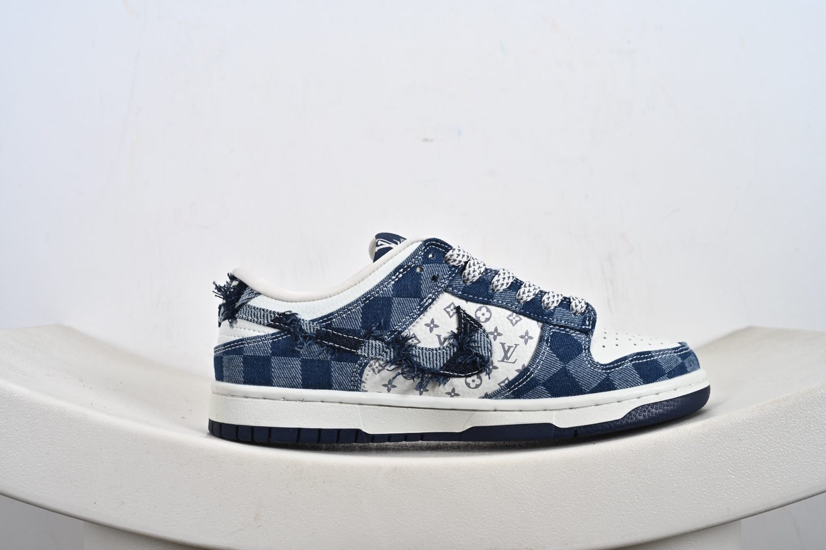 260 Nike SB Dunk Low LV联名 白蓝格子牛仔 高端定制 低帮休闲板鞋 YF9511-900