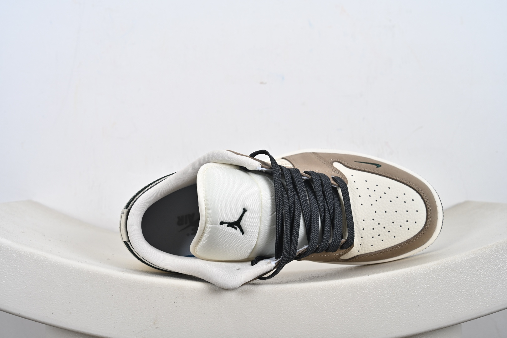 260 Nike Jordan Air Jordan 1 DQ1988-007