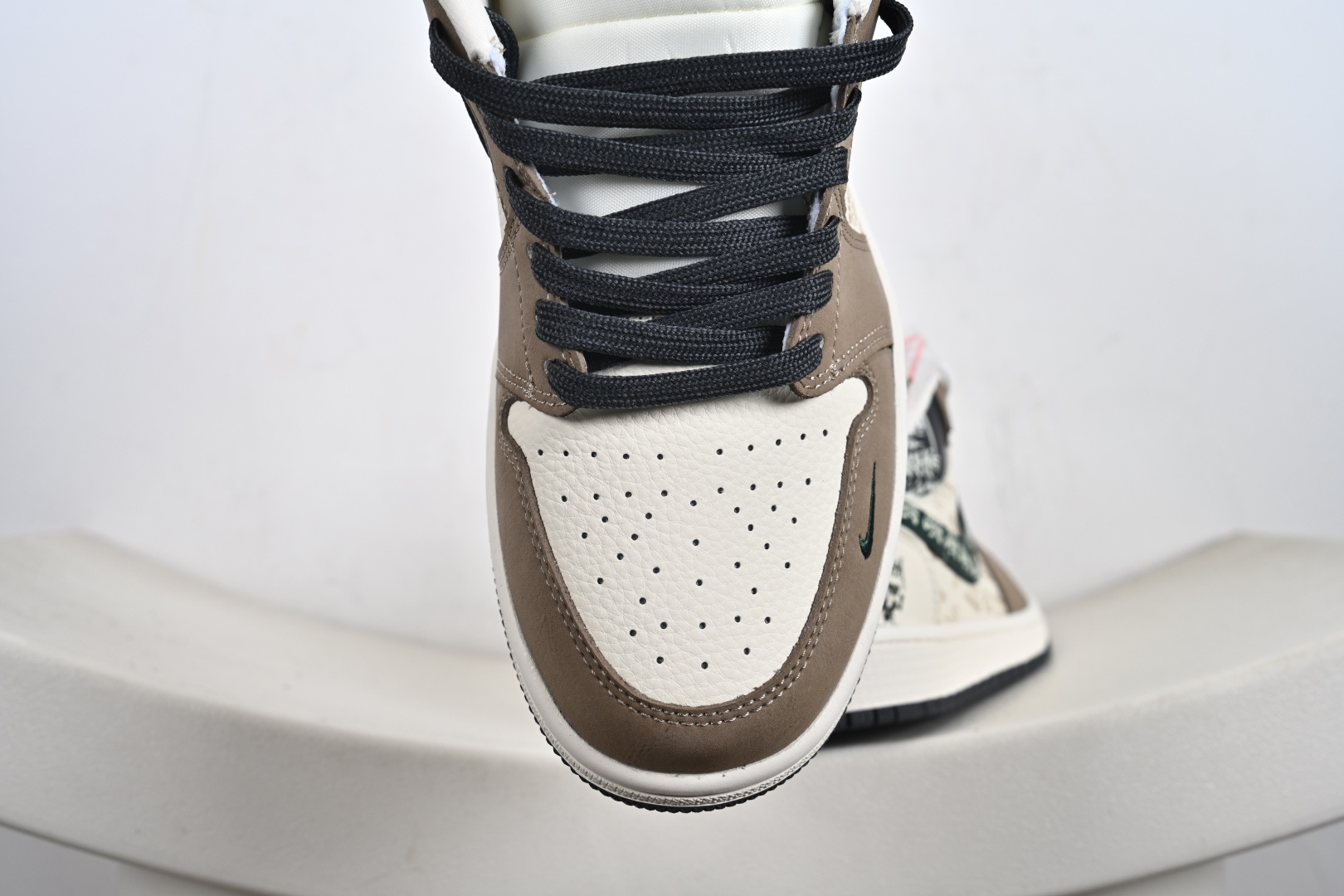 260 Nike Jordan Air Jordan 1 DQ1988-007