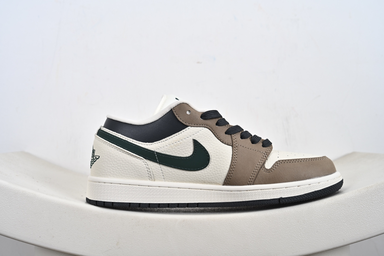 260 Nike Jordan Air Jordan 1 DQ1988-007