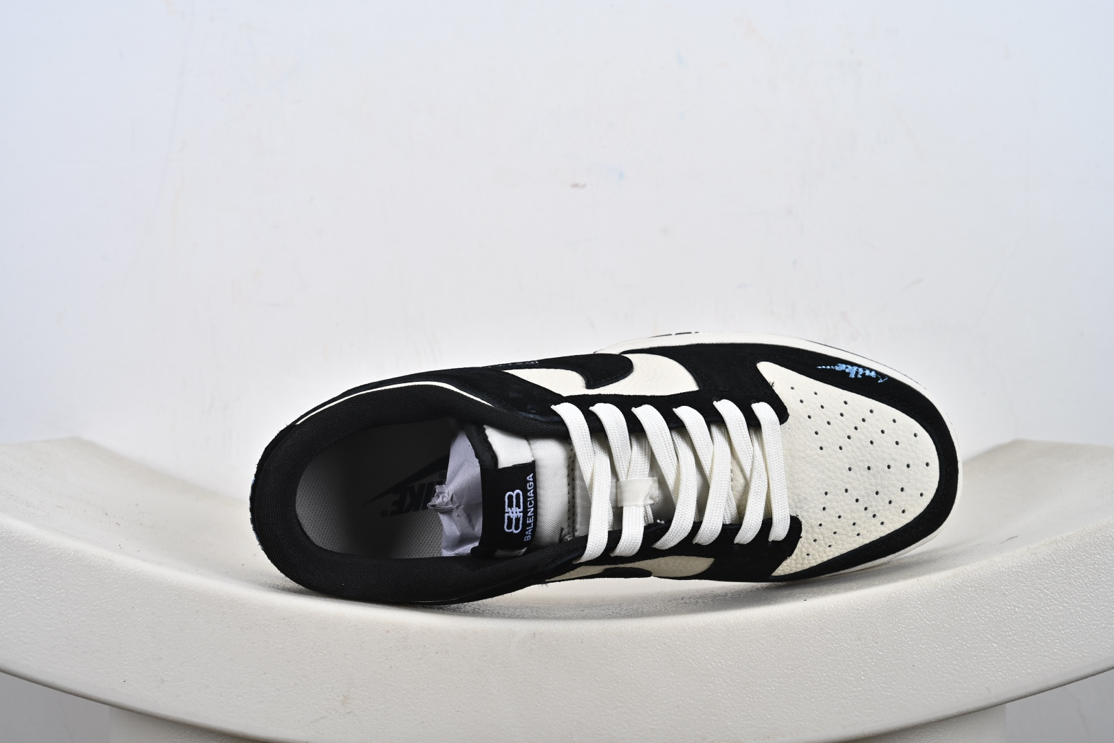 260 定制版 高端定制Nike SB Dunk Low “巴黎世家联名------米白黑蓝刺绣” 高端定制 低帮休闲板鞋 DS6608-015