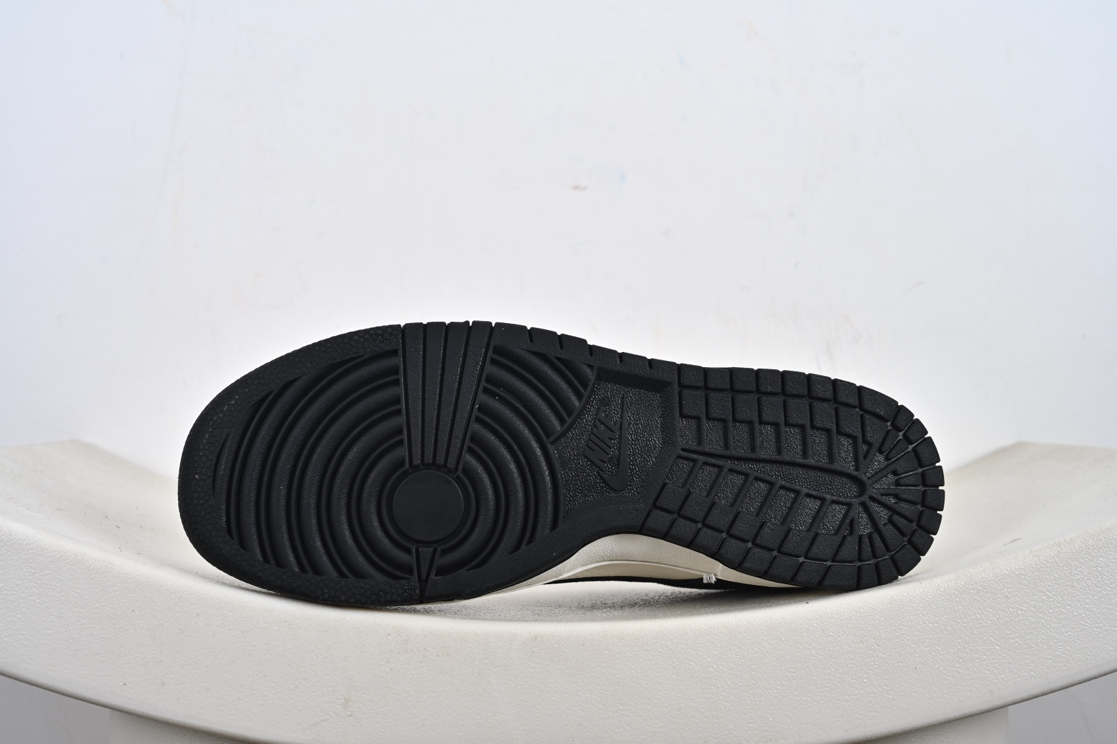 260 定制版 高端定制Nike SB Dunk Low “巴黎世家联名------米白黑蓝刺绣” 高端定制 低帮休闲板鞋 DS6608-015