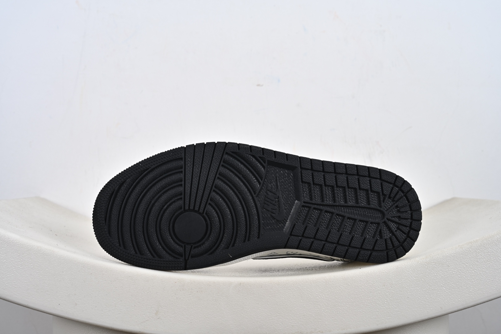 260 定制版 Travis Scott x Fragment Design x Jordan Air Jordan 1 Low SP “LV联名——鬼脸黑勾” DZ5899-031