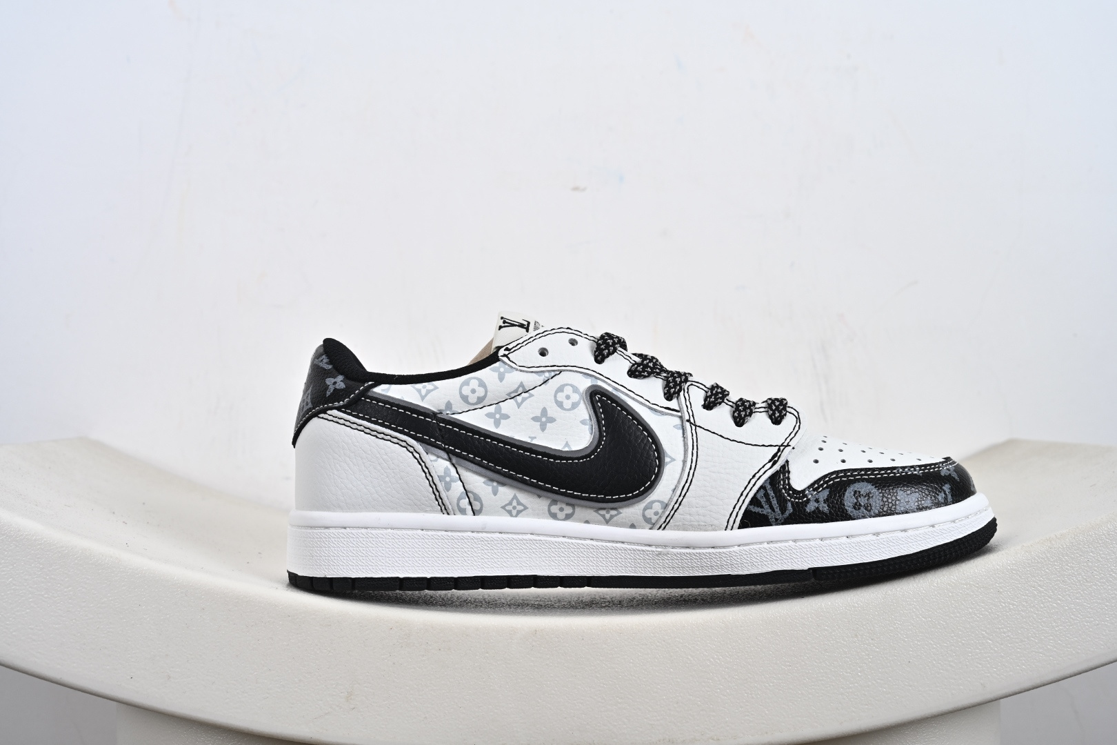 260 定制版 Travis Scott x Fragment Design x Jordan Air Jordan 1 Low SP “LV联名——鬼脸黑勾” DZ5899-031