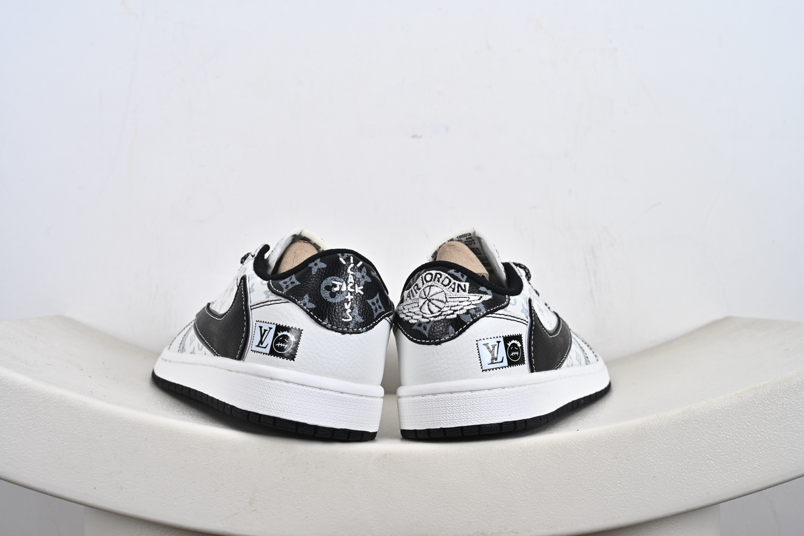 260 定制版 Travis Scott x Fragment Design x Jordan Air Jordan 1 Low SP “LV联名——鬼脸黑勾” DZ5899-031