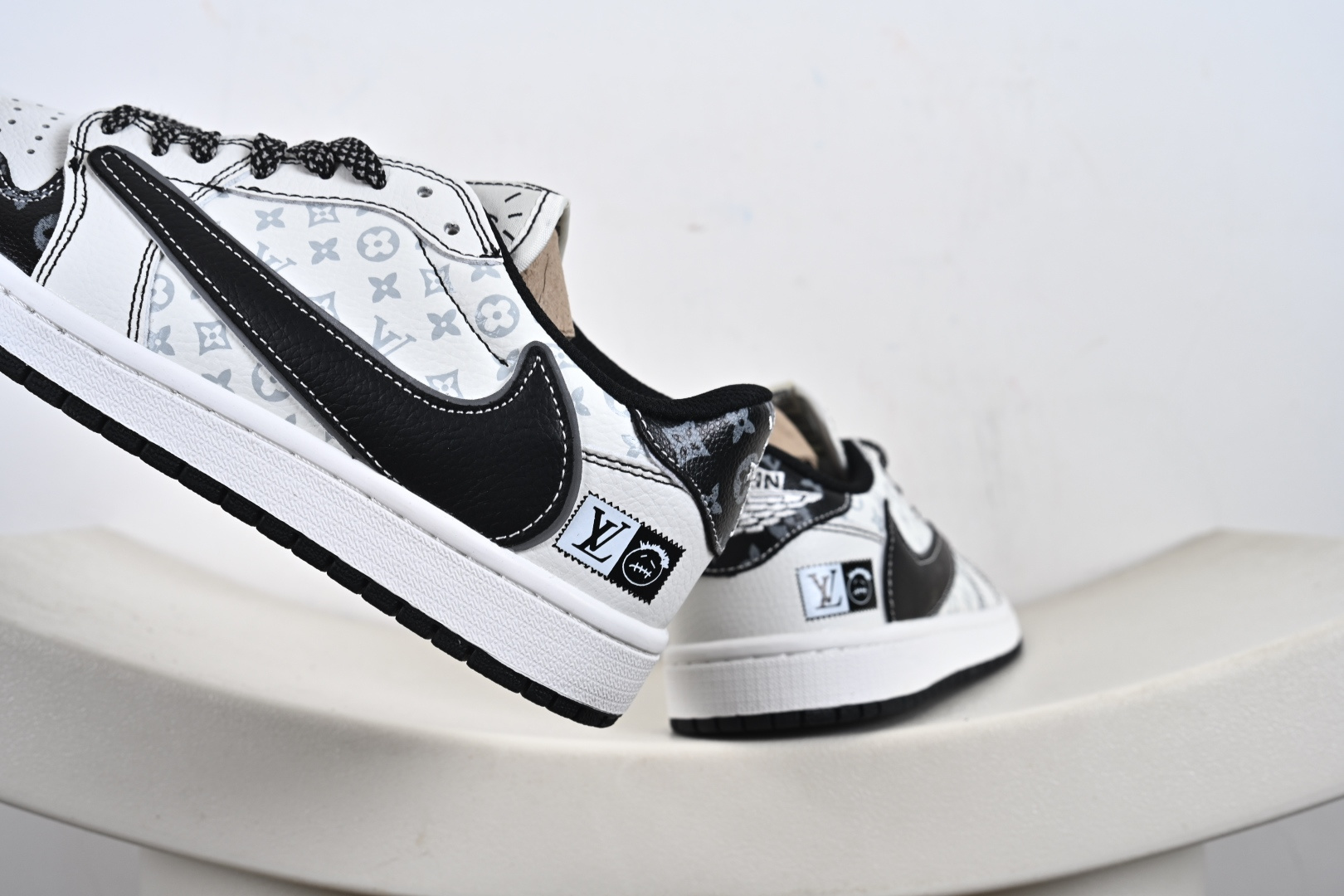 260 定制版 Travis Scott x Fragment Design x Jordan Air Jordan 1 Low SP “LV联名——鬼脸黑勾” DZ5899-031