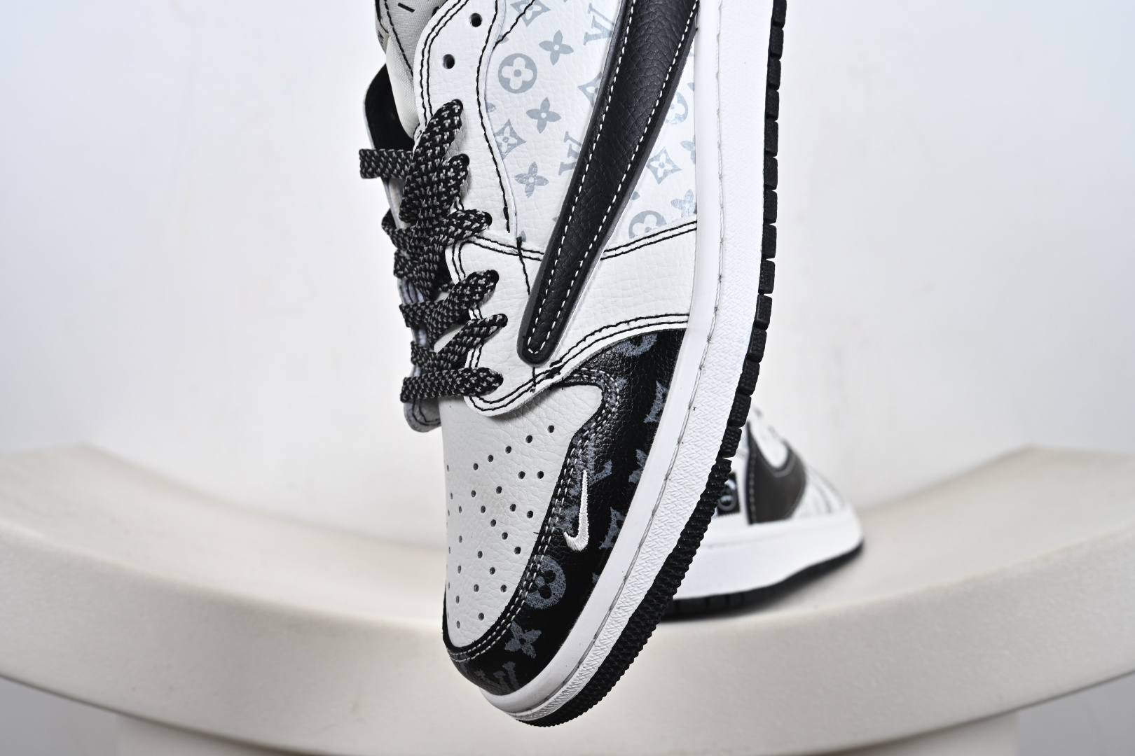 260 定制版 Travis Scott x Fragment Design x Jordan Air Jordan 1 Low SP “LV联名——鬼脸黑勾” DZ5899-031