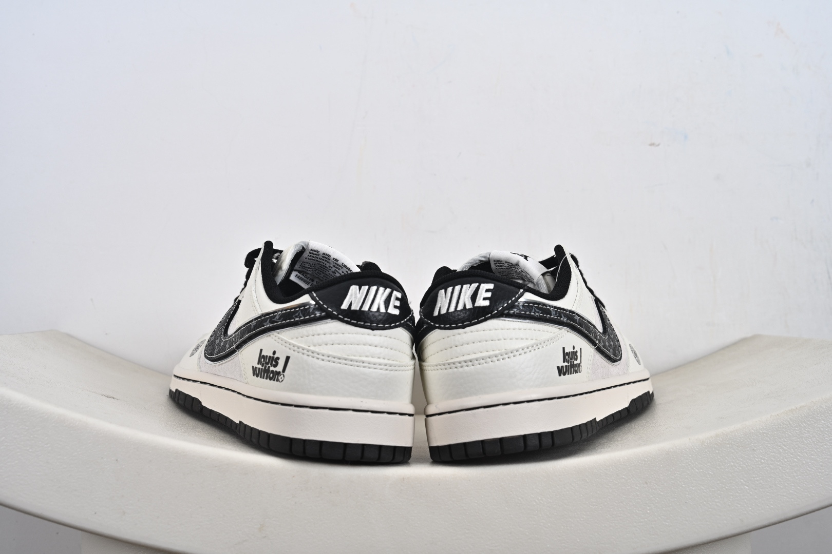 240 Nike SB Dunk Low HS2506-238