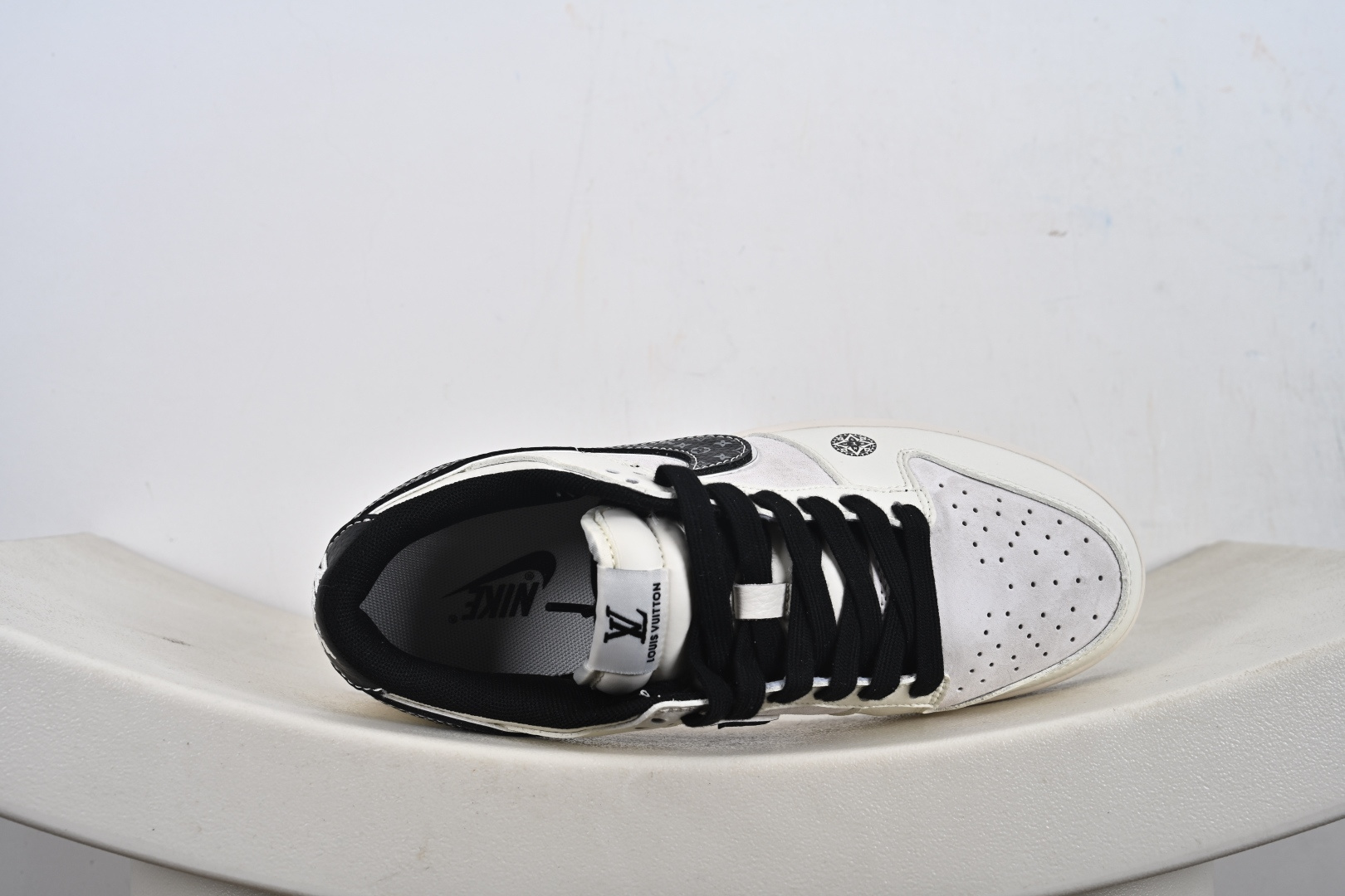 240 Nike SB Dunk Low HS2506-238