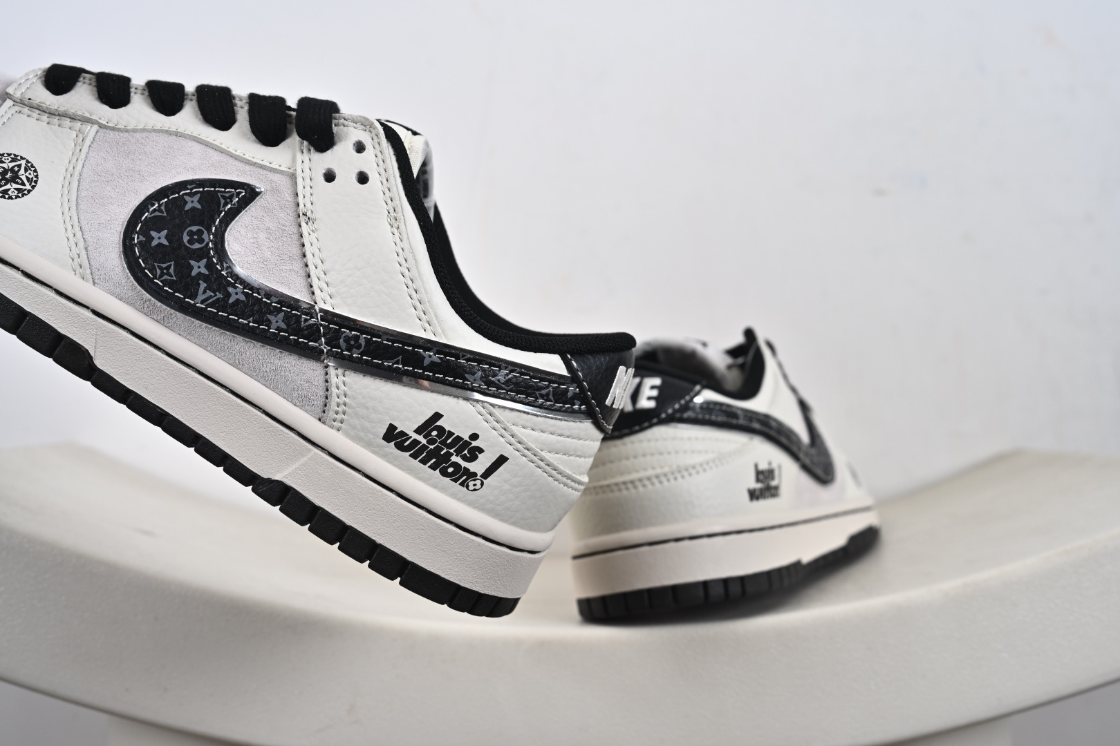 240 Nike SB Dunk Low HS2506-238