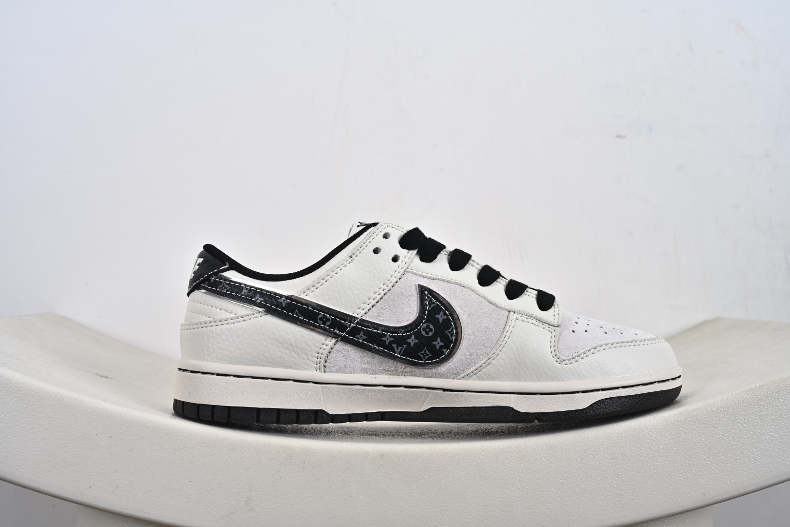 240 Nike SB Dunk Low HS2506-238