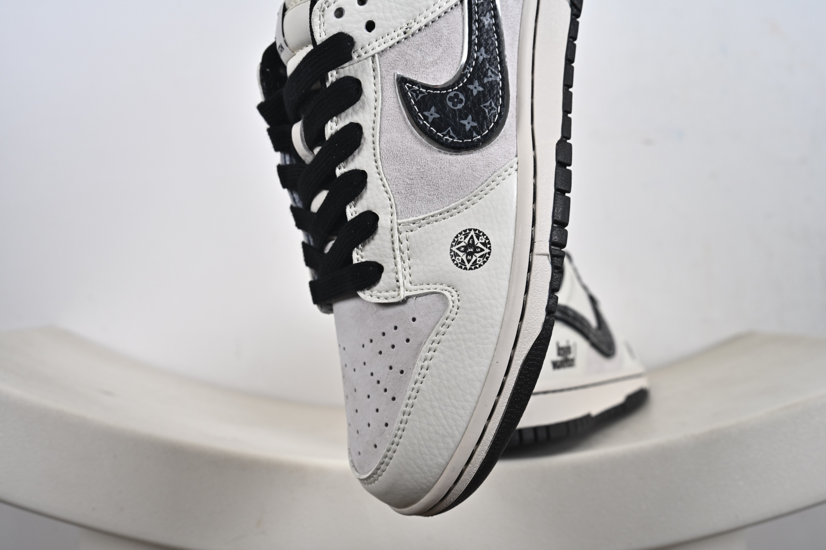 240 Nike SB Dunk Low HS2506-238