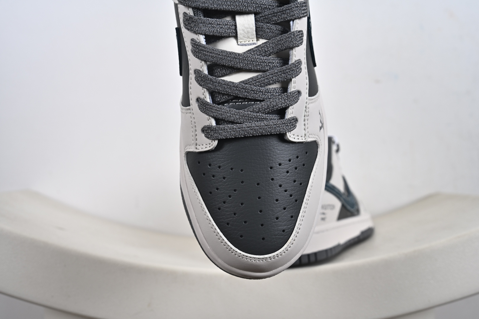 240 Nike SB Dunk Low HS2506-215