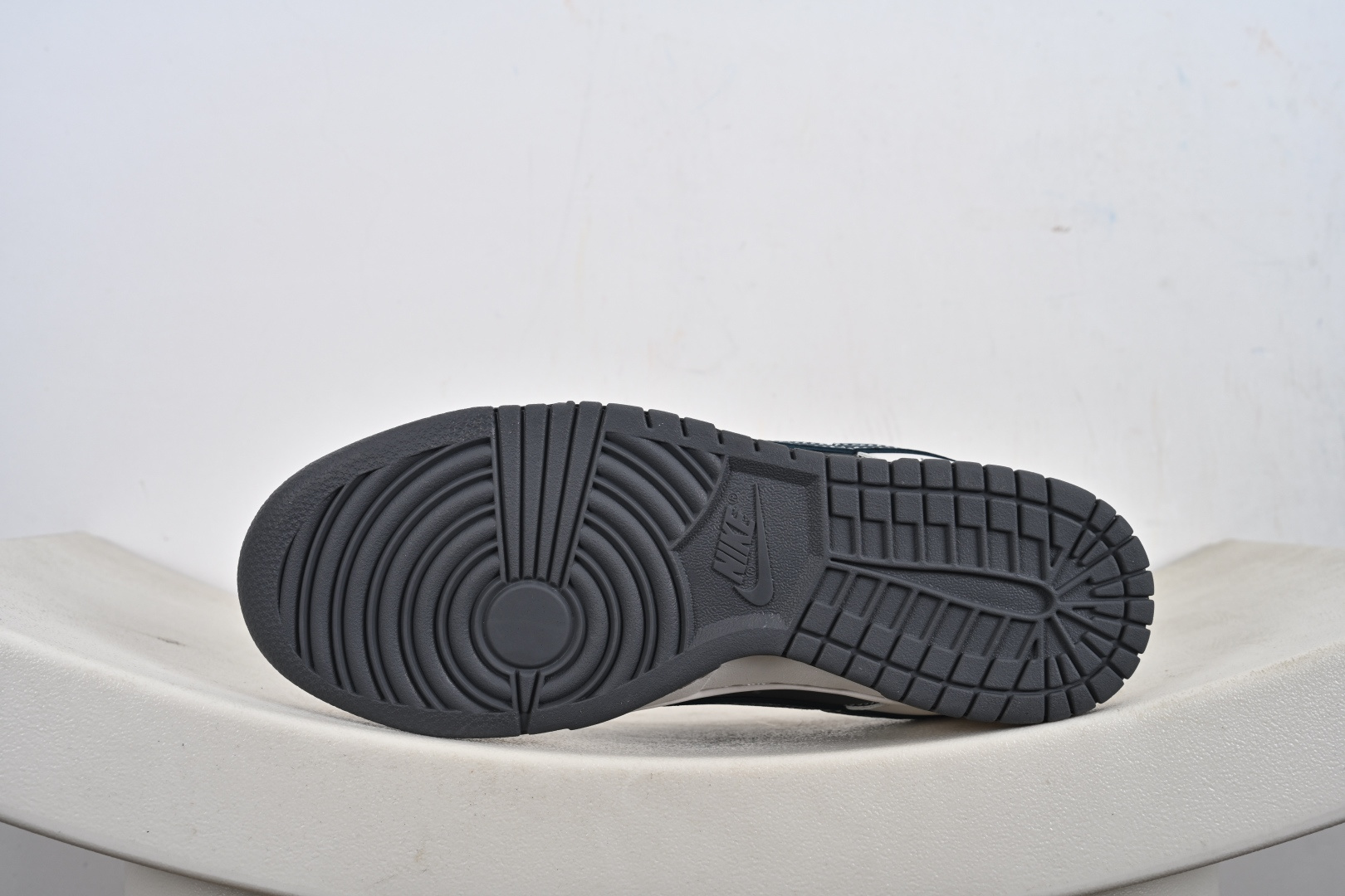 240 Nike SB Dunk Low HS2506-215