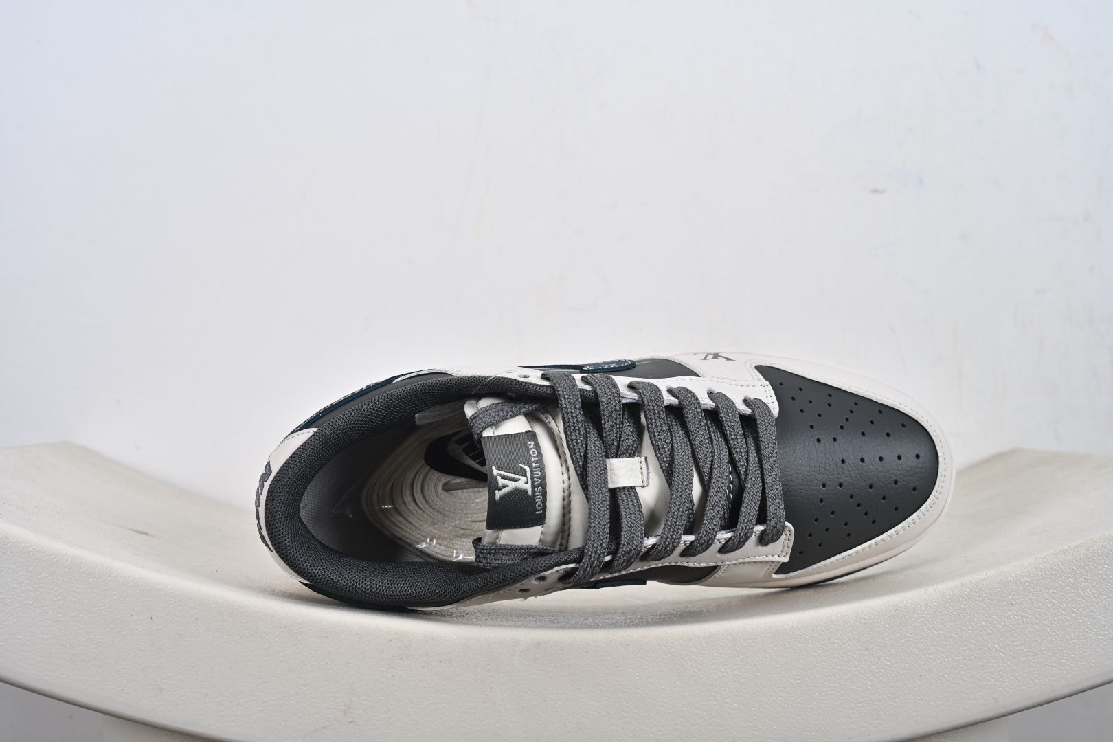 240 Nike SB Dunk Low HS2506-215