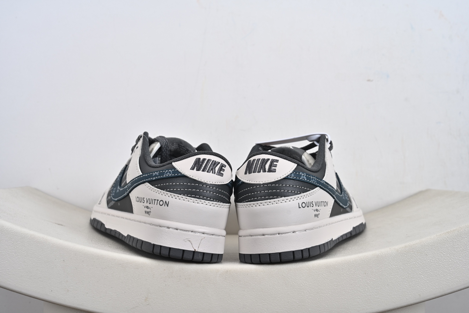 240 Nike SB Dunk Low HS2506-215