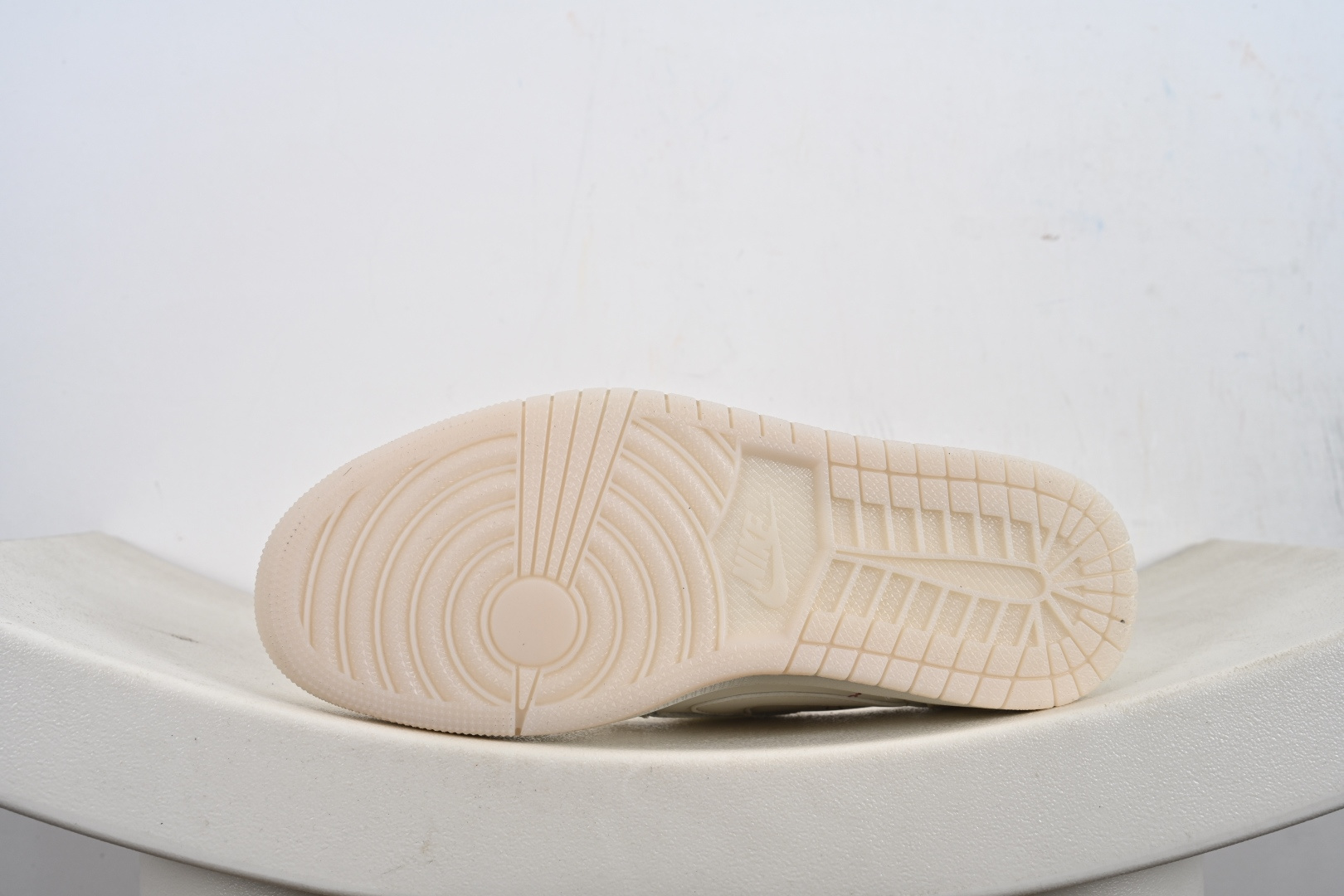 240 Travis Scott x Fragment Design x Jordan Air Jordan 1 Low SP Bape联名——“白红” DM7866-101