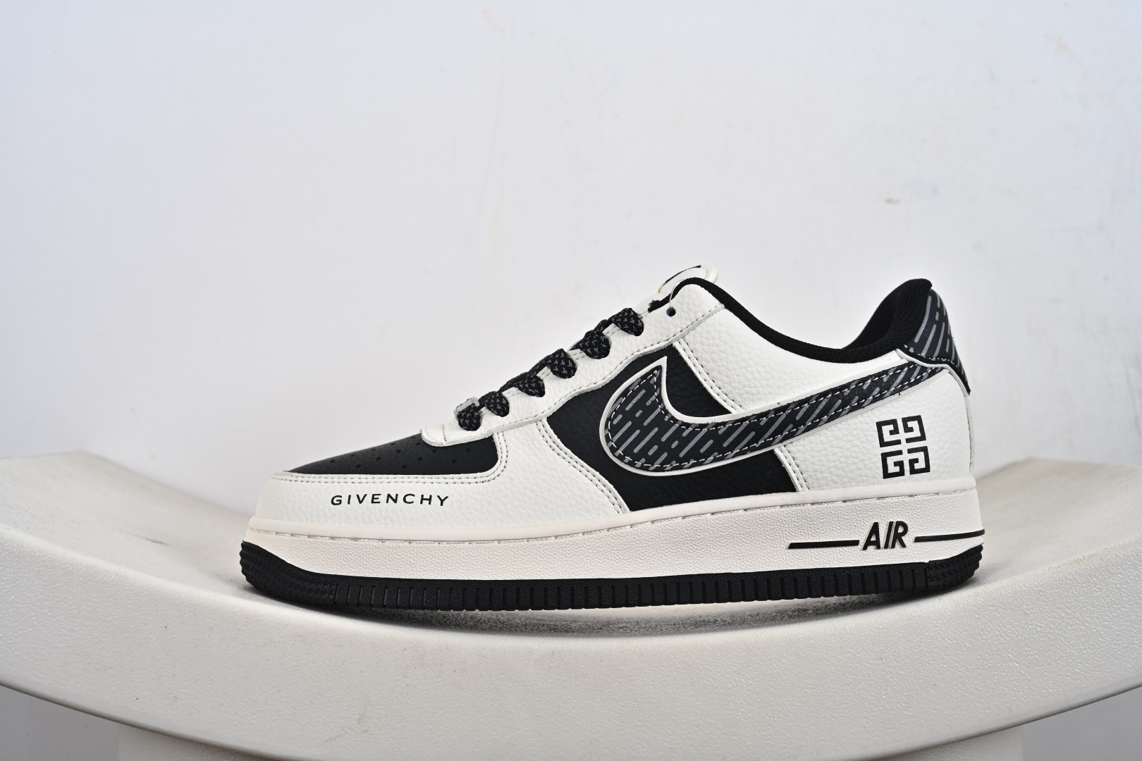 240 NIke Air Force 1 '07 Low “联名款”空军一号 低帮 运动鞋 JP8028-002